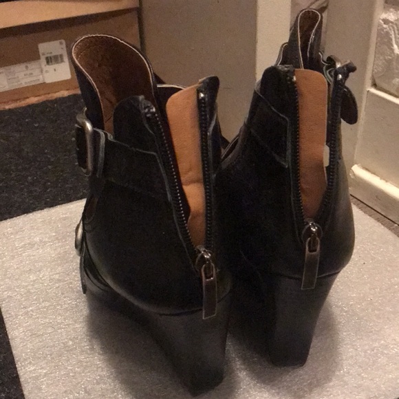 Bucked Black booties - Picture 2 of 5